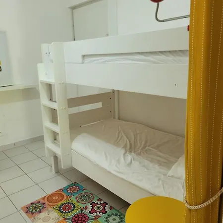 30 M With Terrace And Pool Apartman